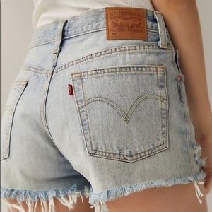 NWT Levi 501 mid-rise denim shorts size 27